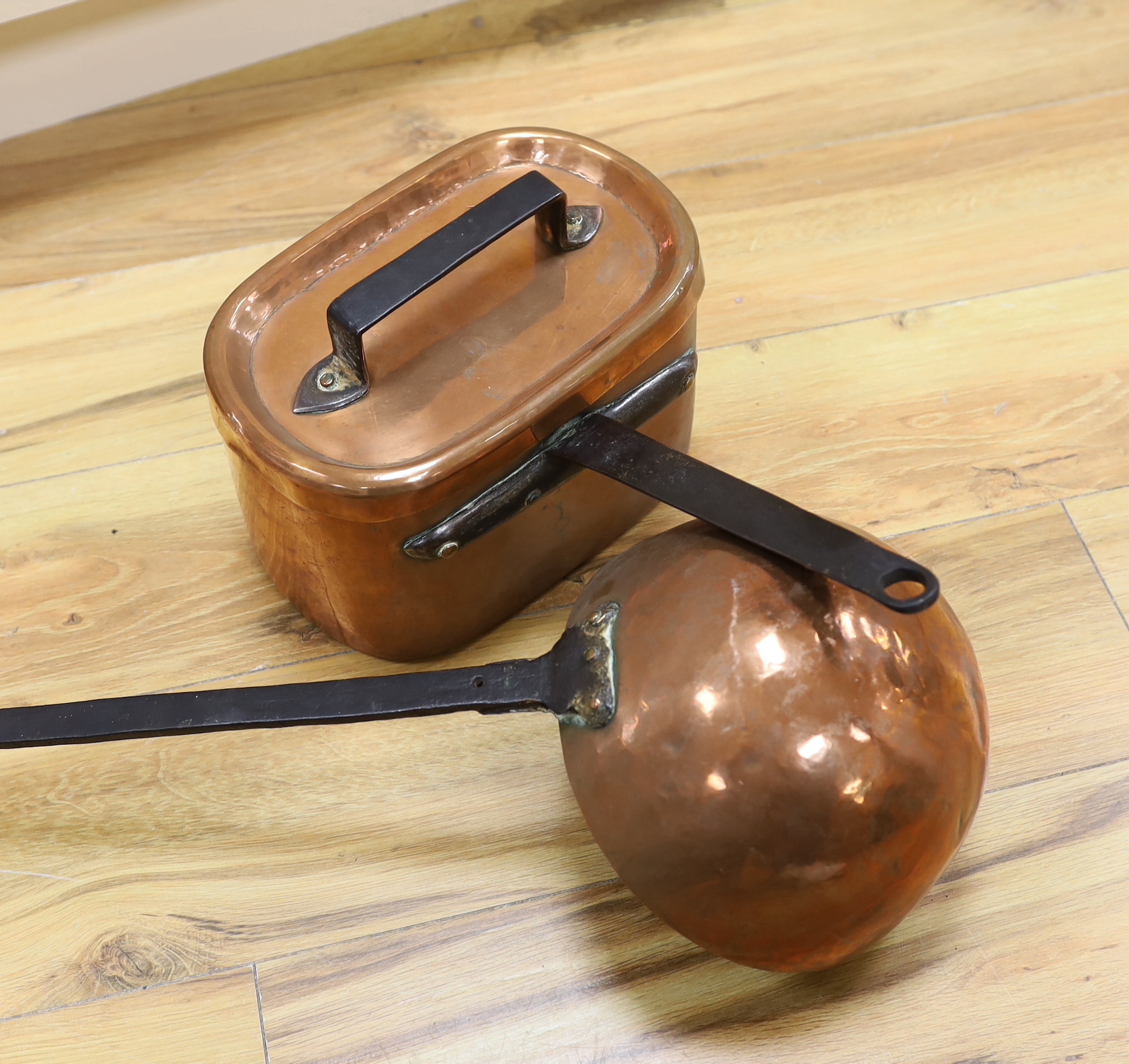 A copper daubiere and a larger copper ladle, ladle 86cm